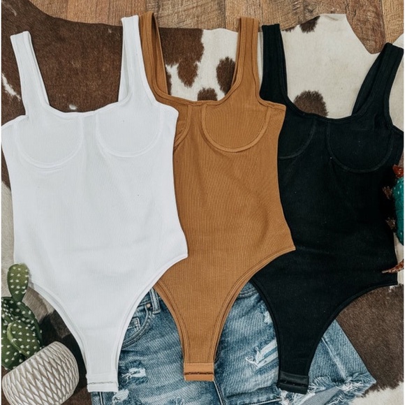 Dynamic White Contour Ribbed Tank Bodysuit | NEW/NWT!!🩶☀️ - Picture 1 of 5